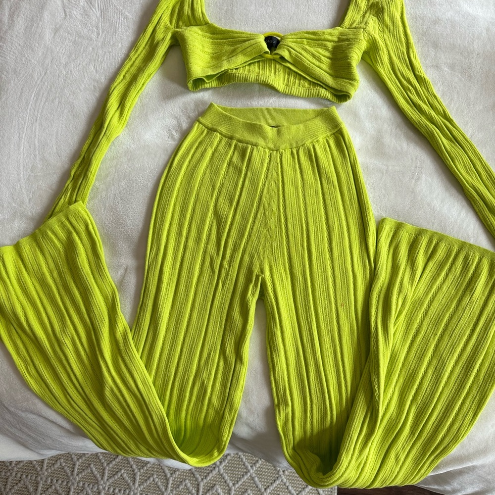 Revolve Set - Picture 2 of 4
